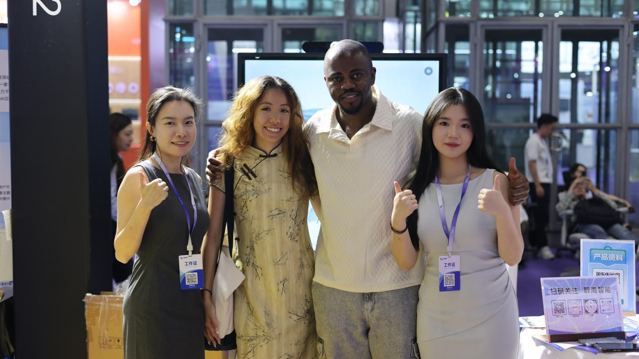 LinkseaAI team and partners at the Shenzhen Global AI Expo 2026